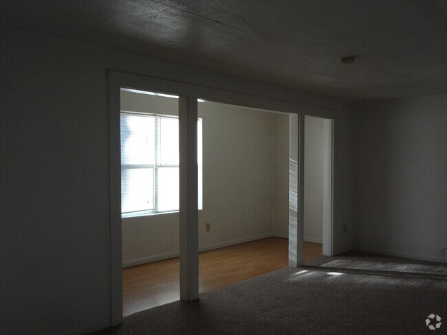 Building Photo - 6332 Igo Rd Unit Studio Rental