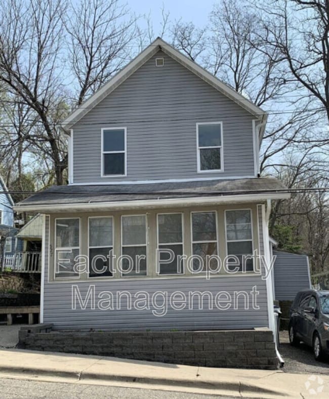 Building Photo - 527 E Hickory St Rental
