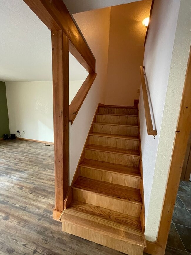 Photo - 697 Waverly Pl