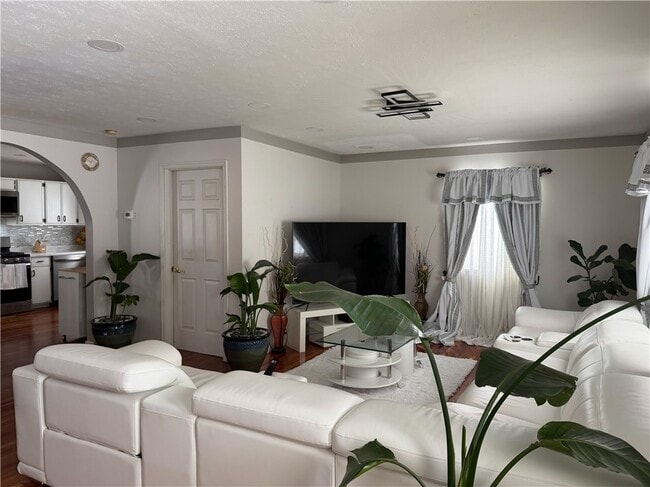 112 Central Dr