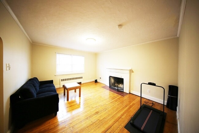 Building Photo - 15 Heath St Unit 1
