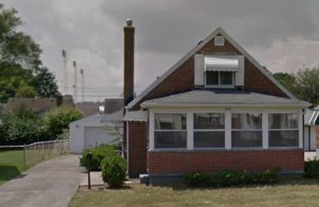 Building Photo - Great 4 bed 2 bath near UD and Dayton cent...