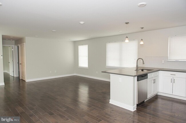Photo - 1228-32 W College Ave