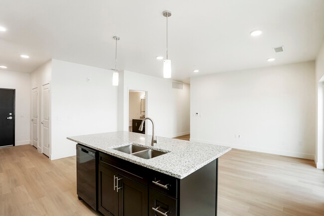 Photo - 2950 Hawthorn Ave Unidad 204-6