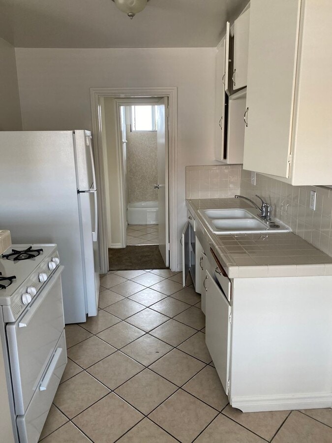 Photo - Cozy one bedroom one bathroom apartment with pool. Unit 5503-03