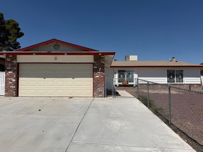 Photo - 4 Bedroom 2 Bathroom House with 2 Car Garage Located in Fashion Square Near Schools and Shopping