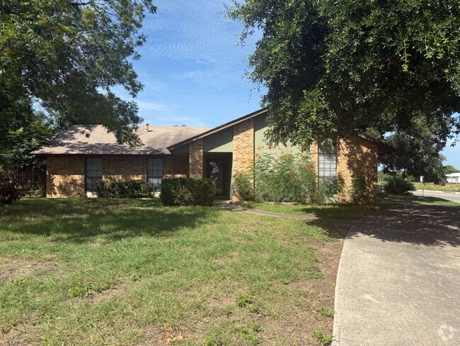 Building Photo - Charming Single-Story Corner Lot Home with...