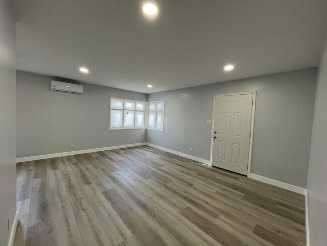 Photo - Remodeled 2+1 duplex in Panorama City FOR ...