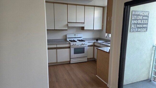 Photo - 466 E Palm Ave Unidad #202