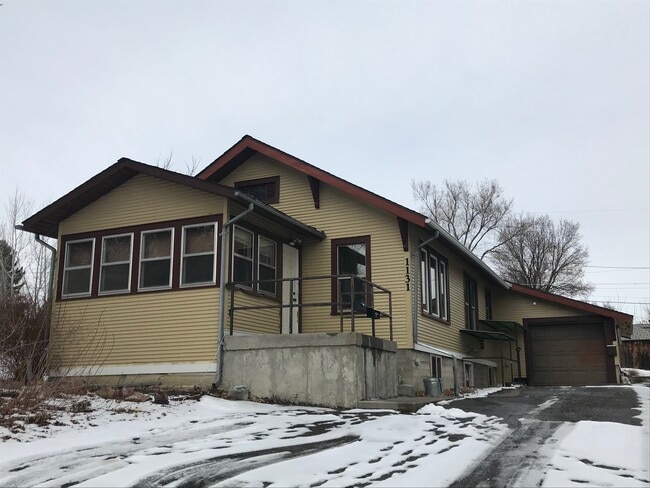 Building Photo - 1131 Miles Ave Unit 1131 1/2 Miles