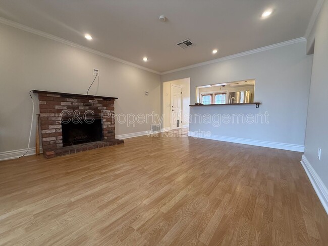Photo - 476 Ferris Ave