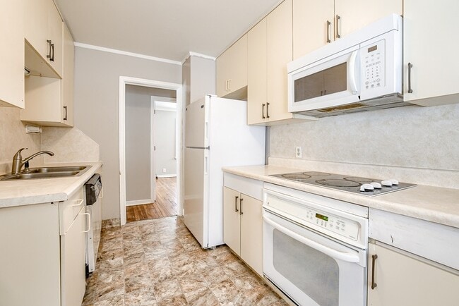 Photo - 6905 N 33rd St