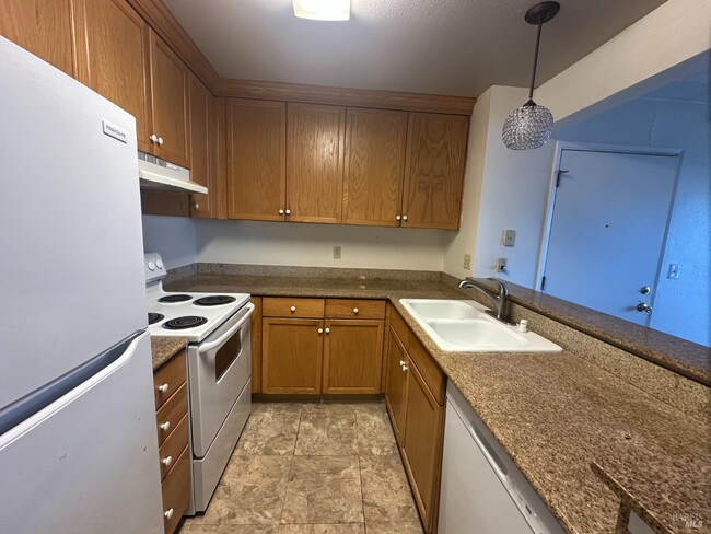 Building Photo - 1333 N Camino Alto Unit 143