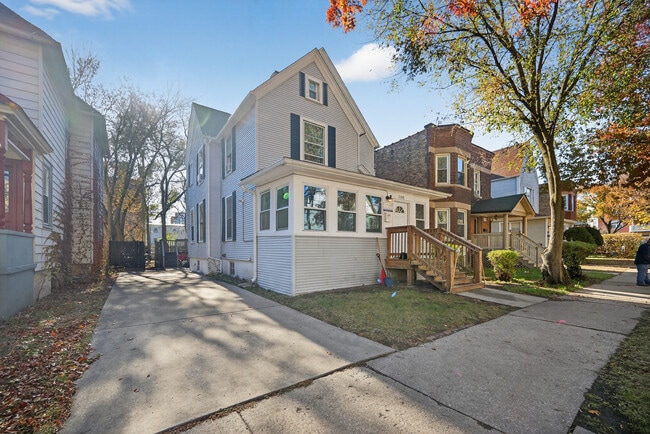 Building Photo - 1112 Garnett Pl