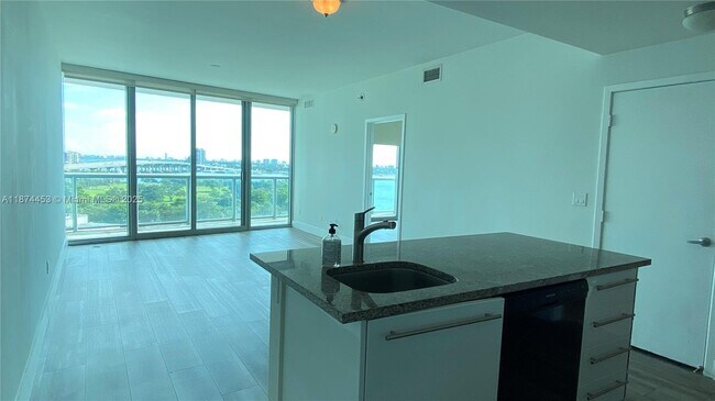 Photo - 888 Biscayne Blvd Unidad 911