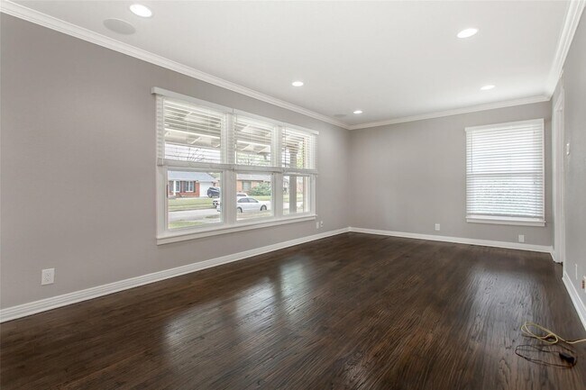 Photo - 570 Bondstone Dr