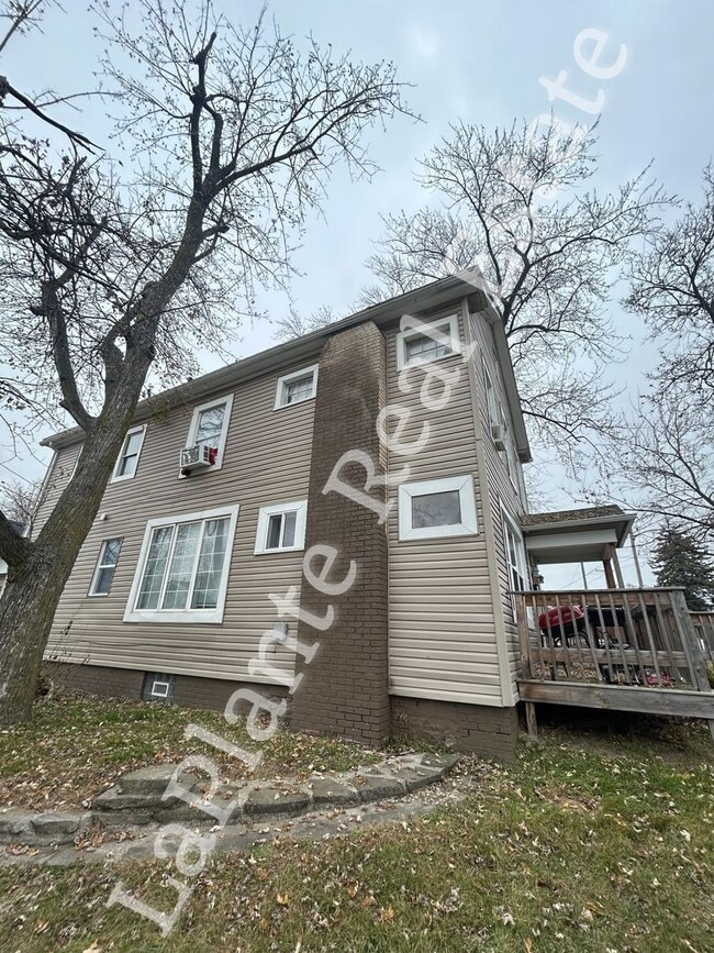 Building Photo - 2424 Airport Hwy Unit Lower