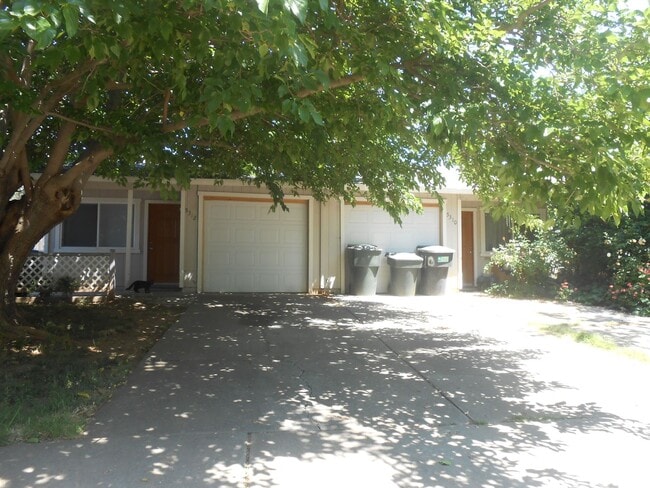 Building Photo - 5310-5312 Wallaby Way Unit 5310