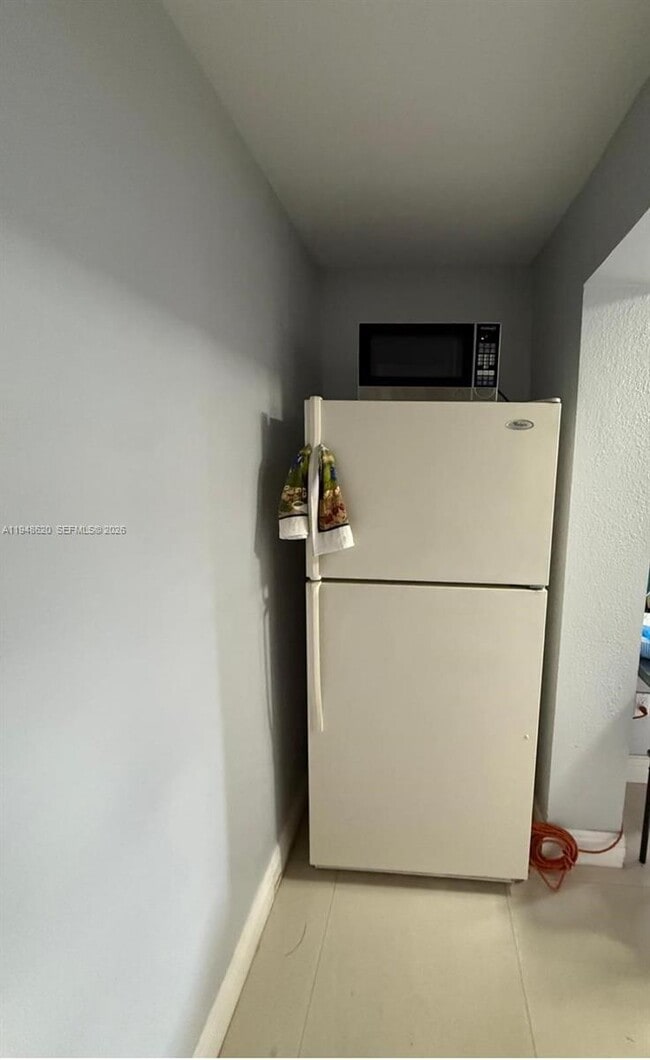 Photo - 411 W 31st Pl Unit 2