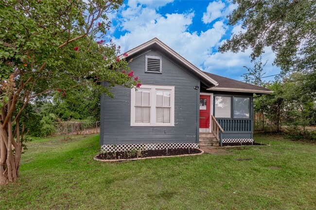 Photo - 707 Avenue J