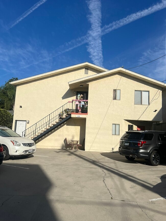 Building Photo - 232 W Tujunga Ave Unit E