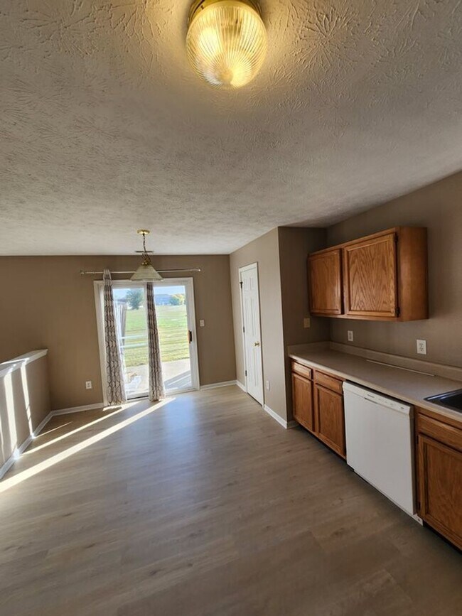 Photo - 2423 Hopkins Dr