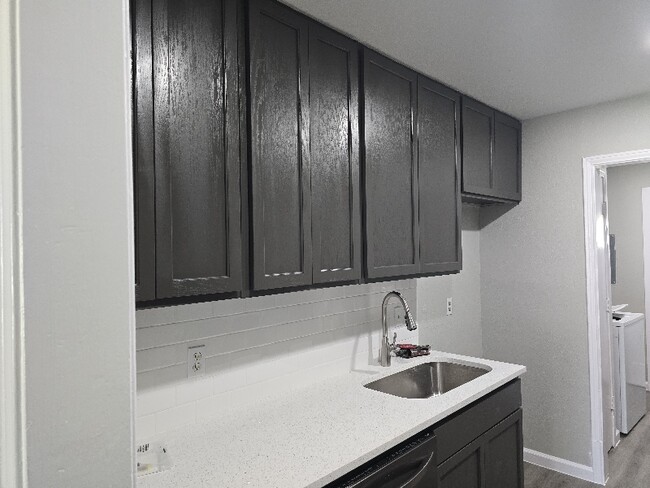 Building Photo - 920 Lindy Ct