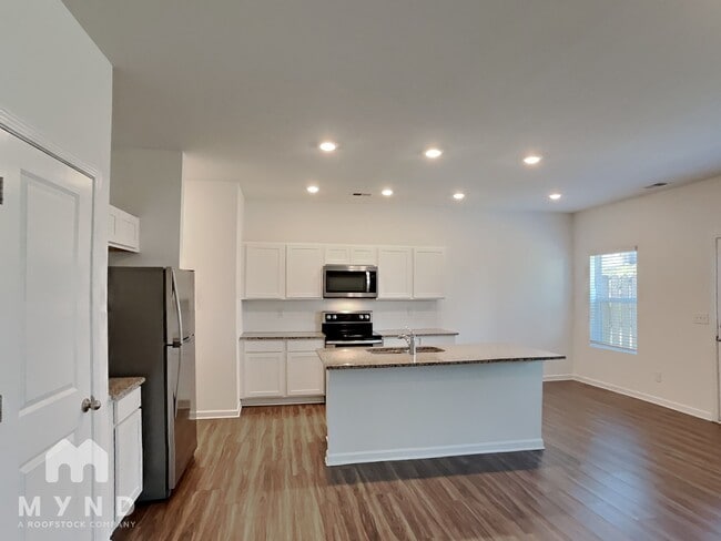 Photo - 1392 Ben Park Way