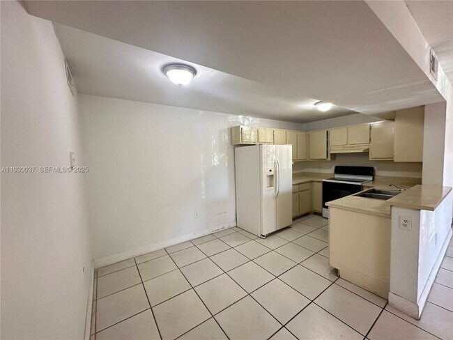 Photo - 301 Palm Way Unit 206