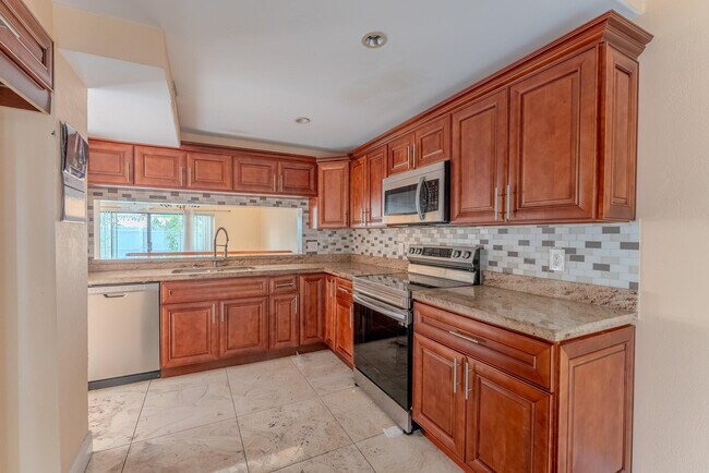 Photo - 626 NE 195th St