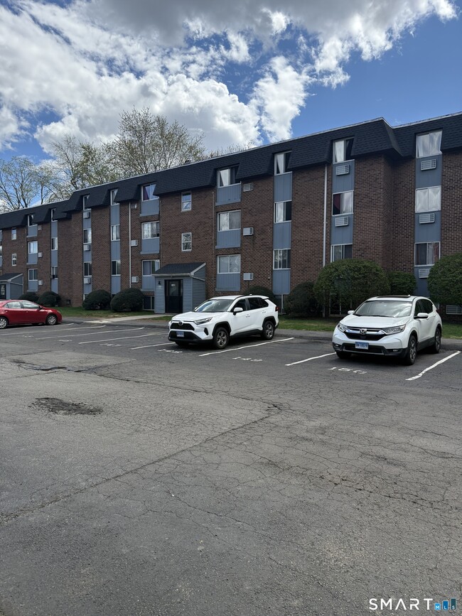 Building Photo - 1051 Old Colony Rd Unit 1051-24