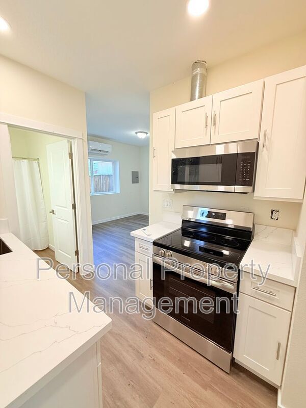 Photo - 3401 E 18th St