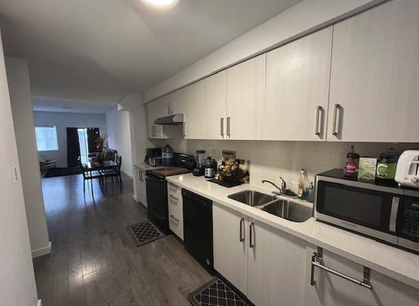 Building Photo - 400 Chaffey St