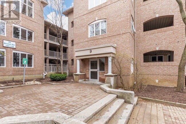 Photo - 85 Bristol Rd E