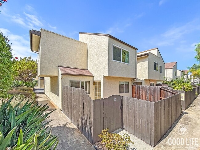 Photo - Spacious 3BD/2.5BA Townhouse in UTC W/ 2-C... Unit 10