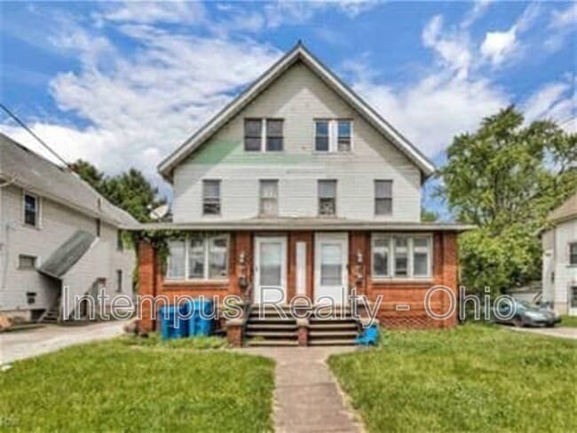 Building Photo - 243 Sexton St