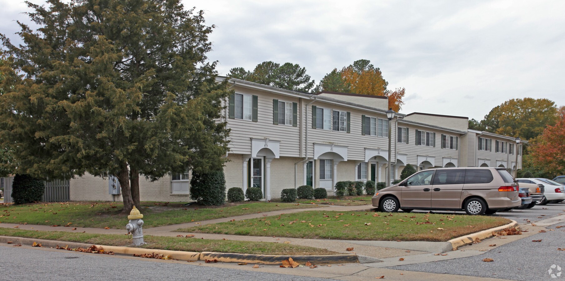 Photo - Geneva Square Apartments