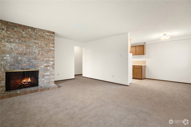 Building Photo - 3033 21st Ave W Unit B - Lower Rental
