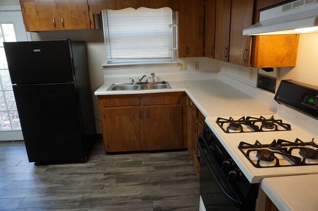 Photo - 77 Somerset Dr