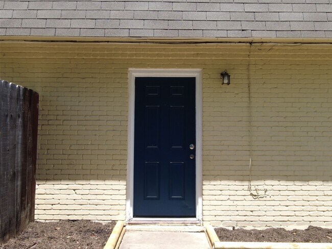 Photo - 5002 Blue Spruce Cir Unit A