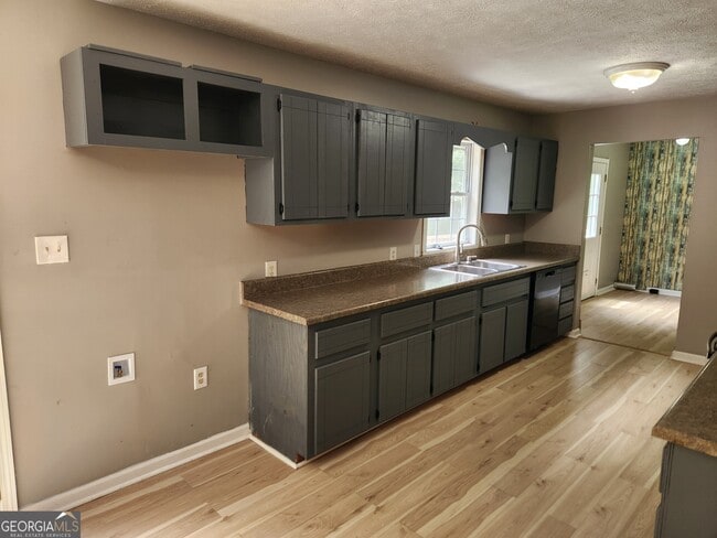 Photo - 1077 Moran Lake Rd NE