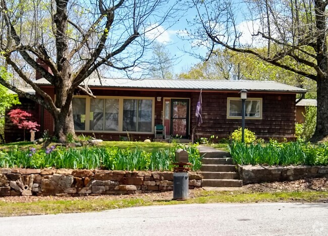 Building Photo - 1414 Hillcrest Ave Rental