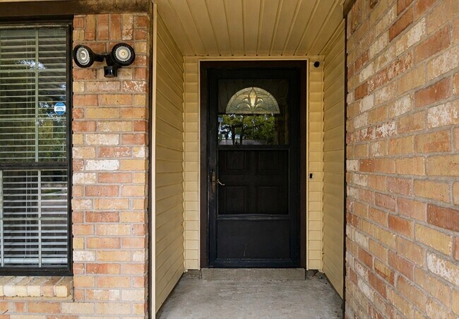 Photo - 510 Chambly Dr