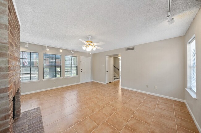 Photo - 7711 Callaghan Rd