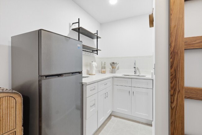 Photo - 118 W Sligh Ave Unidad Studio