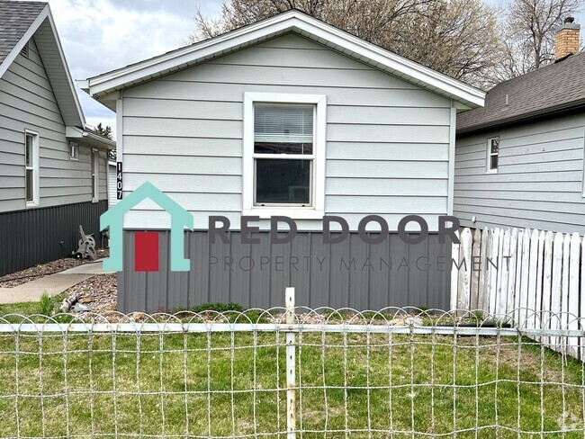 Building Photo - 1405 Duplex SQD LLC -E Unit 1407 Rental
