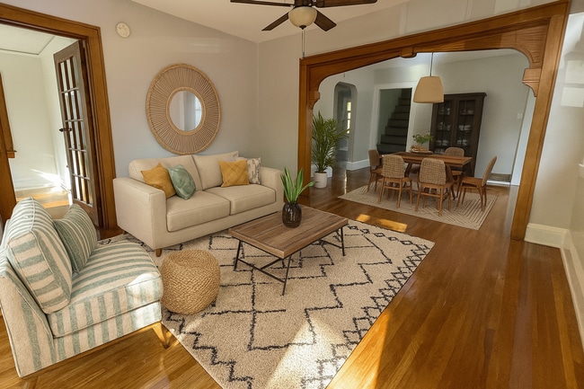 Building Photo - Huge 6 Bed with 2 Bonus Rooms for Den/Offi... Rental