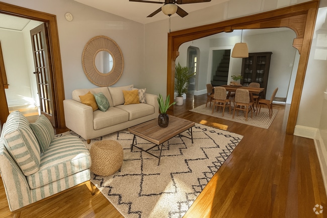 Building Photo - Huge 6 Bed with 2 Bonus Rooms for Den/Offi... Rental
