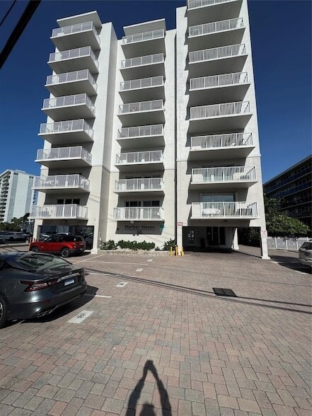 Building Photo - 95 N Birch Rd Unit 402