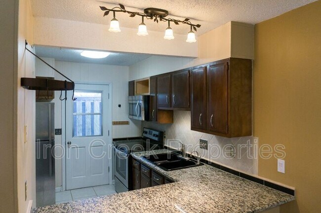 Photo - 137 Colony Dr
